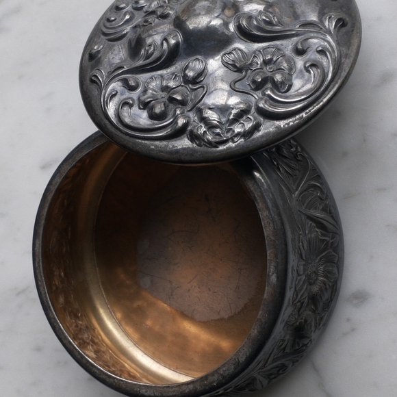 Victorian Silver-Plated Repousse Jewelry Cask/Box - Picture 3 of 10
